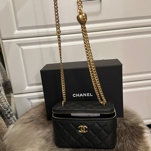 Chanel vanity 23